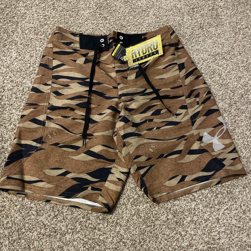 Under Armour Swim Trunks Men's SZ 30 Loose Camo Heatgear Shorts Fishing NWT